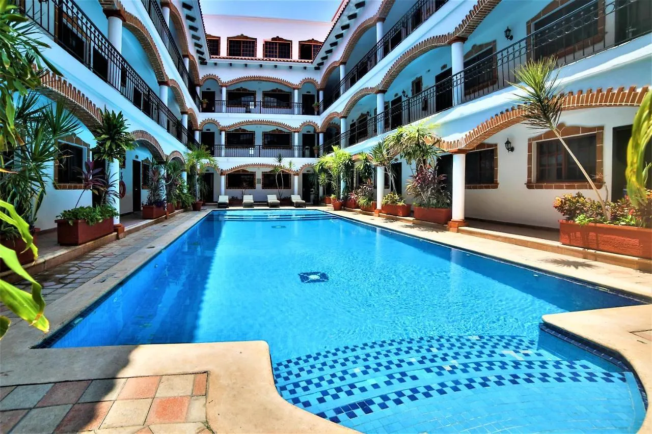 Hotel Colonial פלאייה דל כרמן