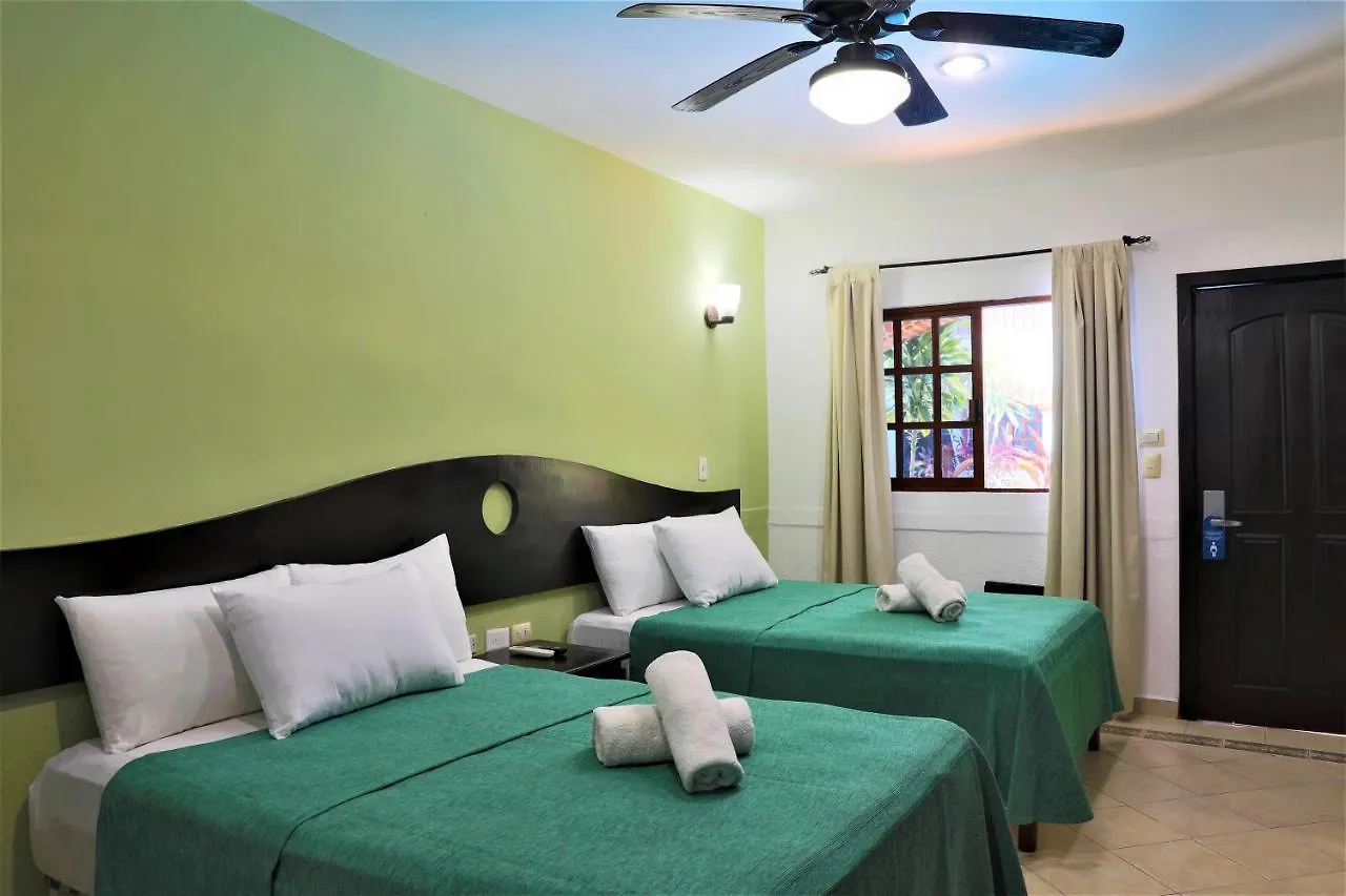 Hotel Colonial פלאייה דל כרמן