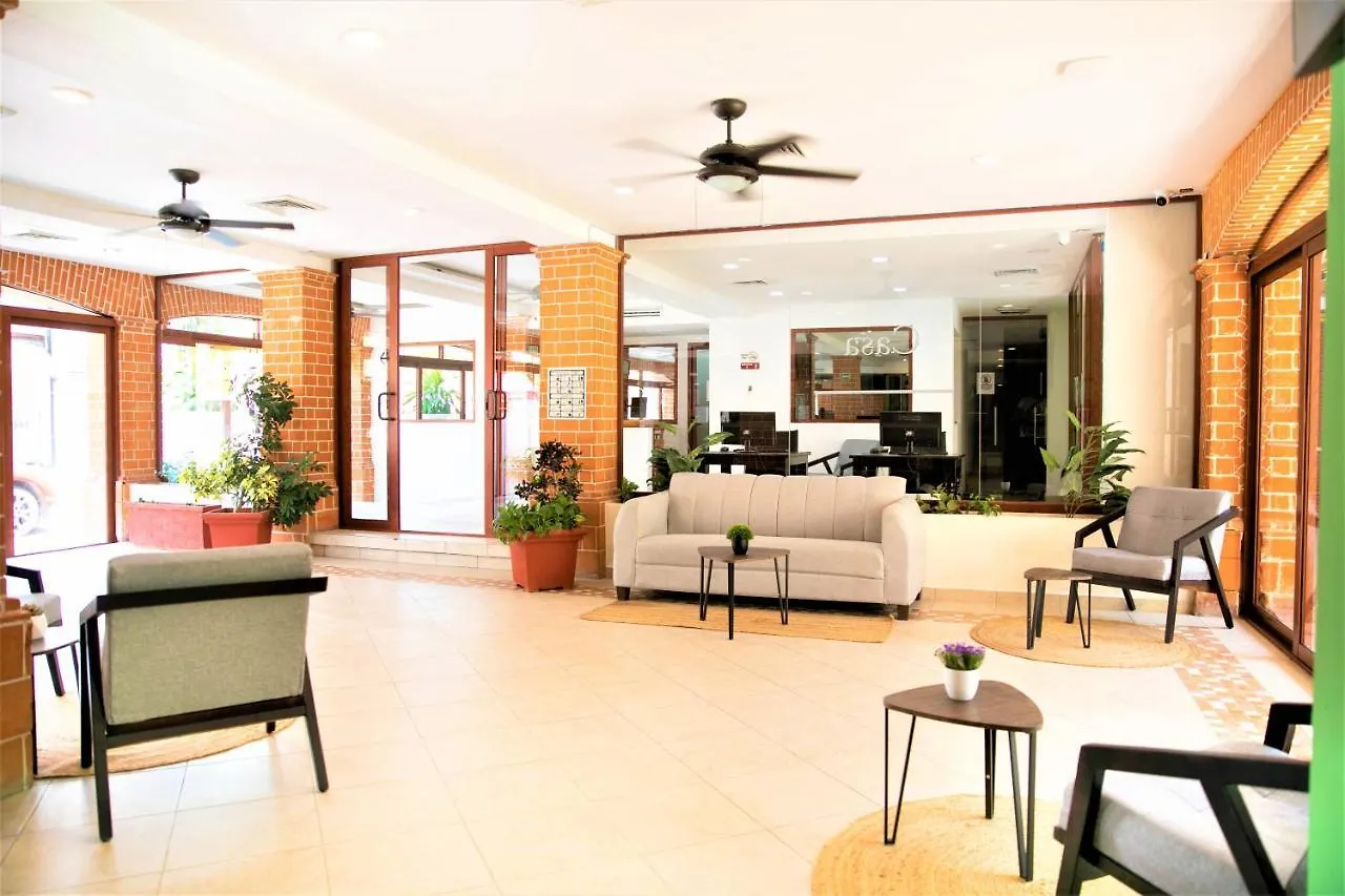 Hotel Colonial פלאייה דל כרמן