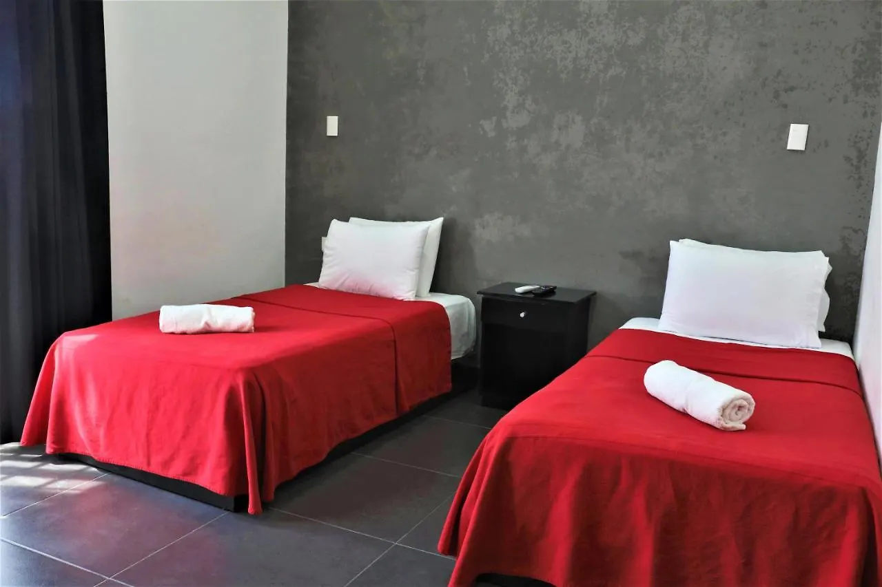 Hotel Colonial פלאייה דל כרמן