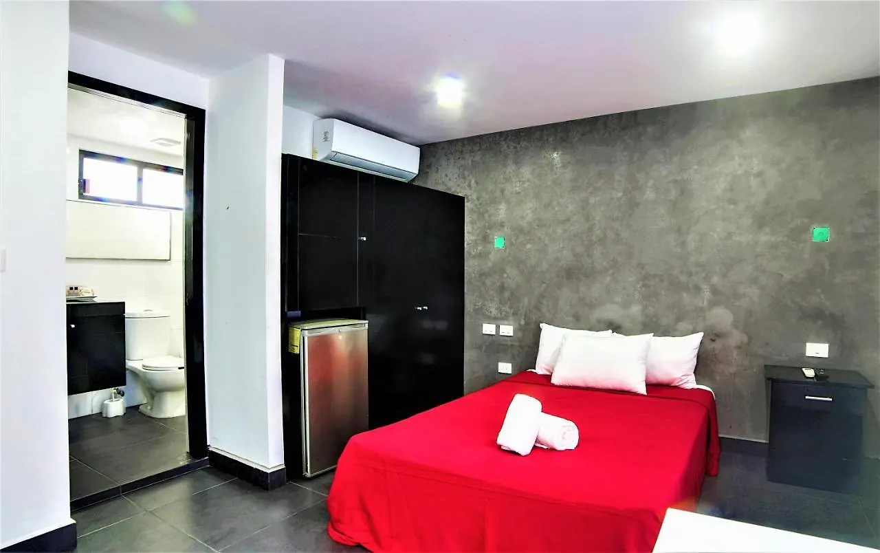 Hotel Colonial פלאייה דל כרמן 3*,