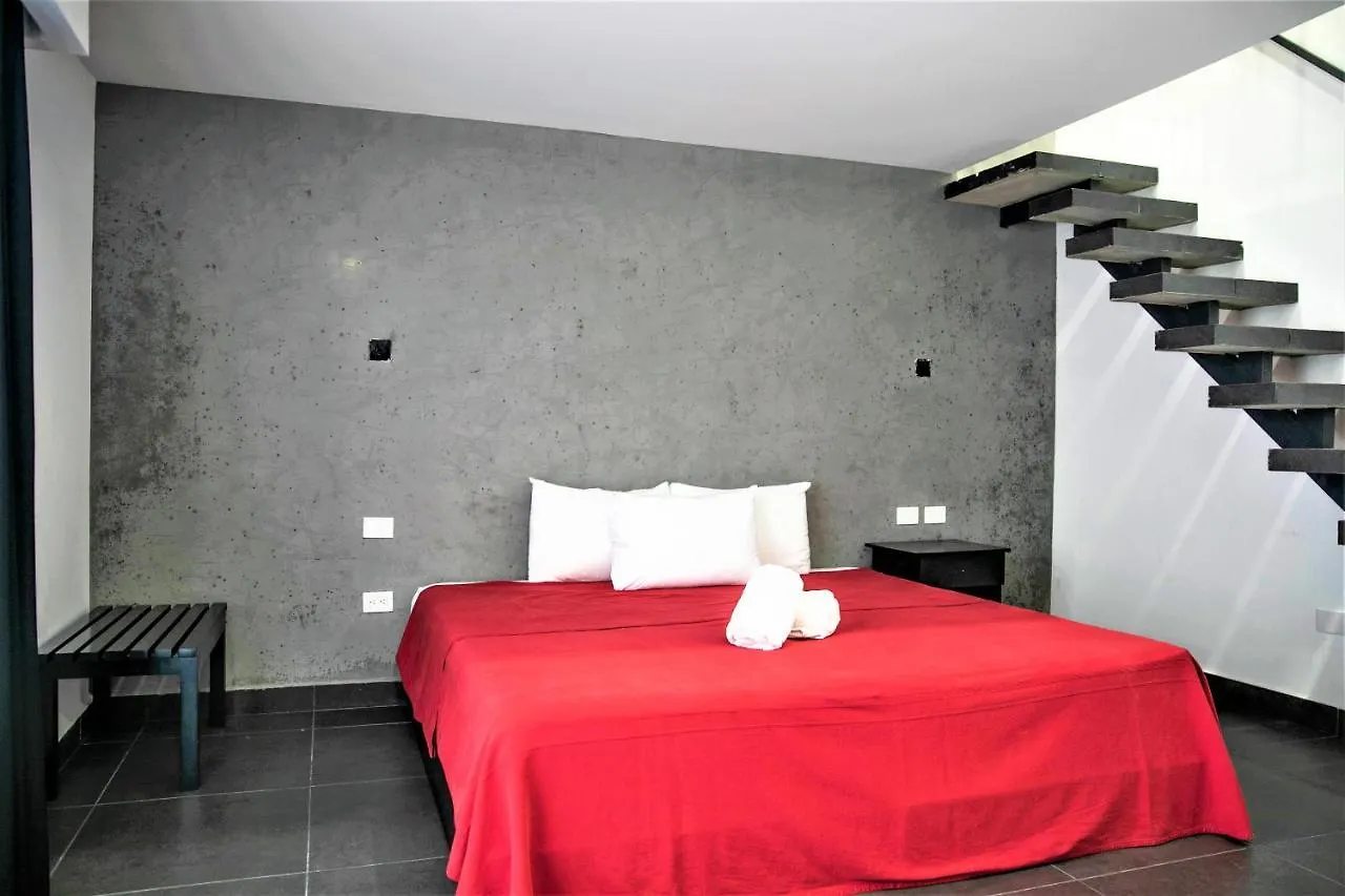 Hotel Colonial פלאייה דל כרמן