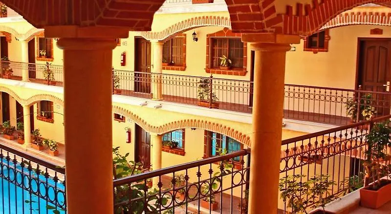 Hotel Colonial פלאייה דל כרמן