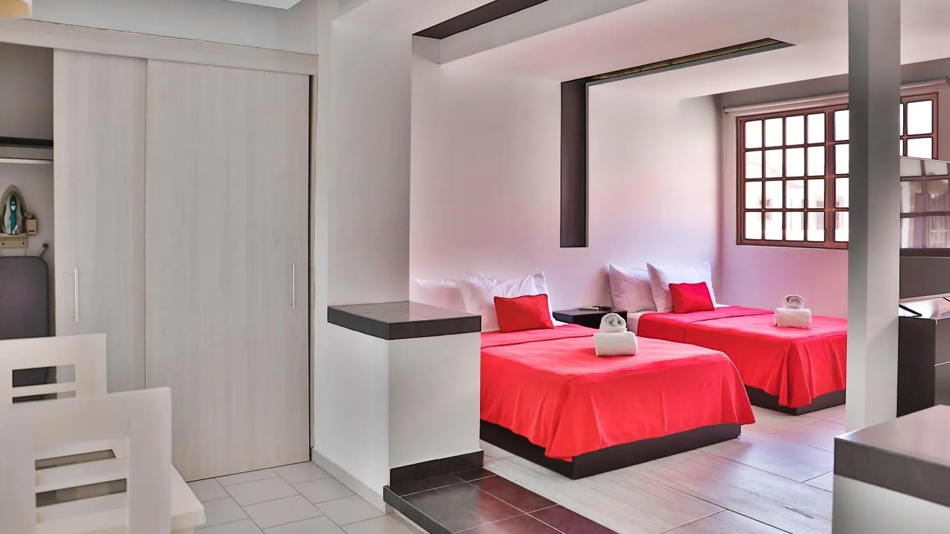 Hotel Colonial פלאייה דל כרמן